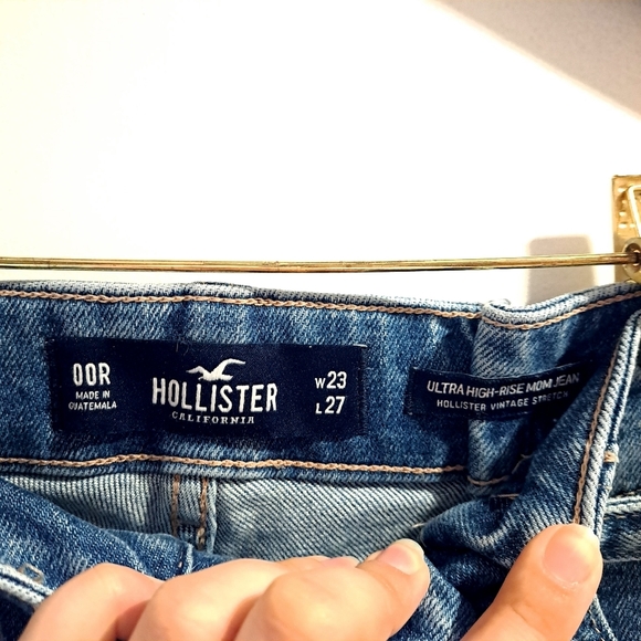 Hollister | ultra high rise mom jean Women's Blue Jean W23 L27 - Picture 9 of 10